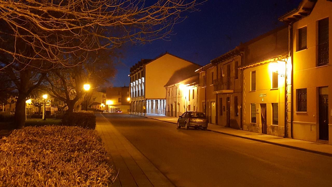 La Casa De Los Soportales Mansilla de las Mulas Bagian luar foto